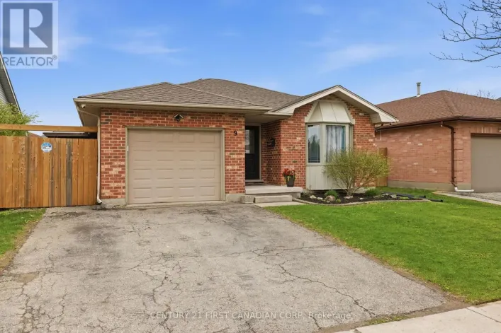 9 BONAPARTE LANE, London East