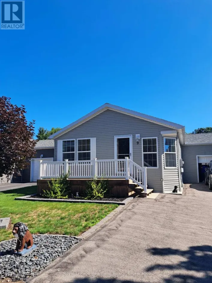 9 BOND STREET, Strathroy-Caradoc
