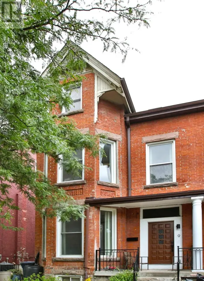 9 BORDEN STREET, Toronto