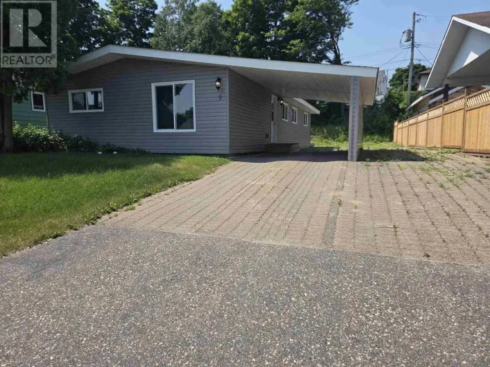 9 Central AVE, Elliot Lake