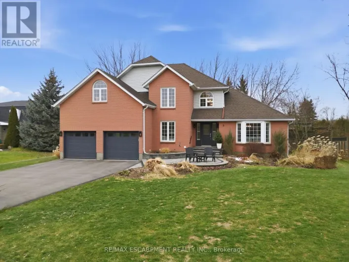 9 CORNELIA COURT, Hamilton