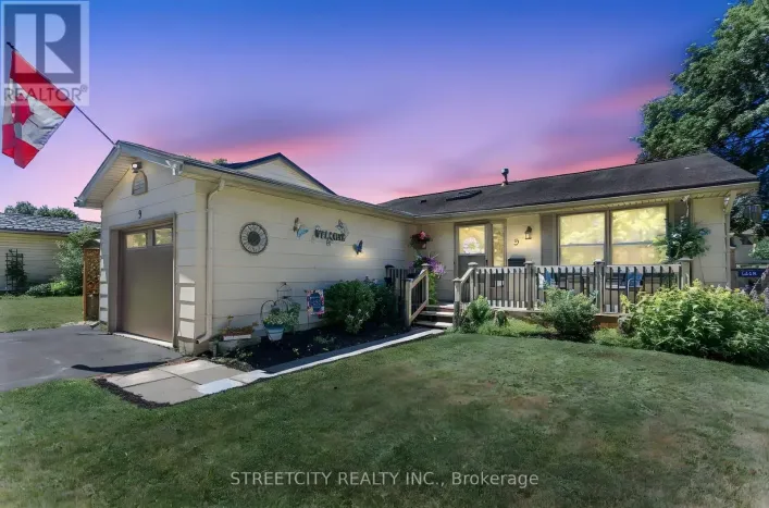 9 COTTONWOOD CRESCENT W, London North