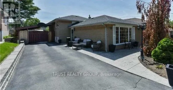 9 DEL RIA DRIVE, Toronto