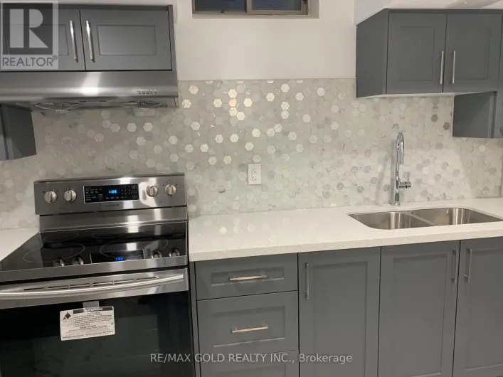 9 DOPP CRESCENT, Brampton