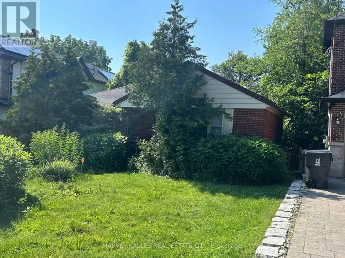 House for sale: 9 DOWNING STREET, Toronto
