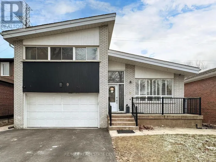 9 FAIRCHILD AVENUE, Toronto