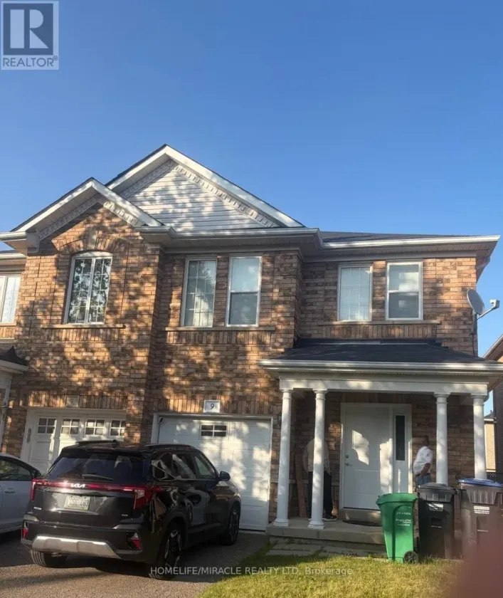 9 FARTHINGALE CRESCENT, Brampton