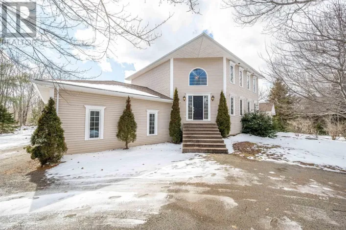 9 Haliburton Crescent, Stillwater Lake