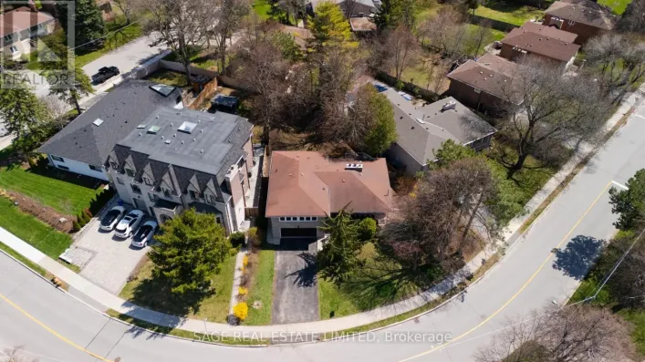 9 HAWKSBURY DRIVE, Toronto