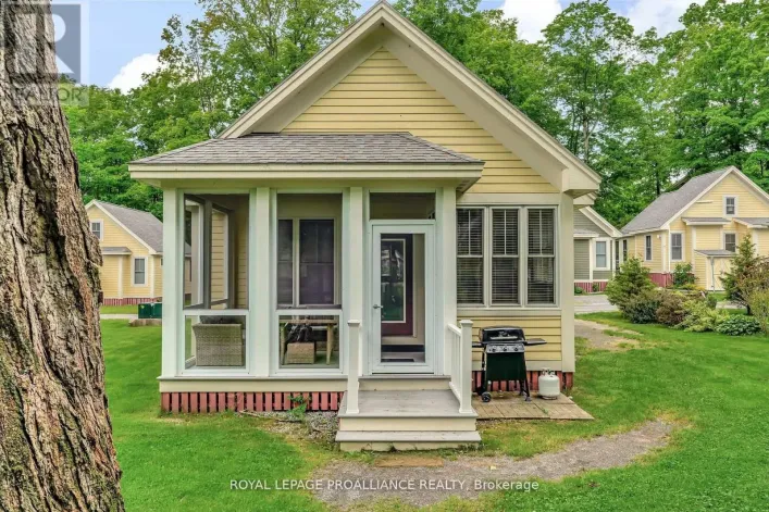 9 HOLLOW LANE, Prince Edward County