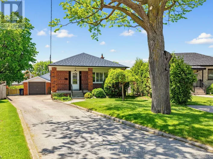 9 LETCHWORTH CRESCENT, Toronto