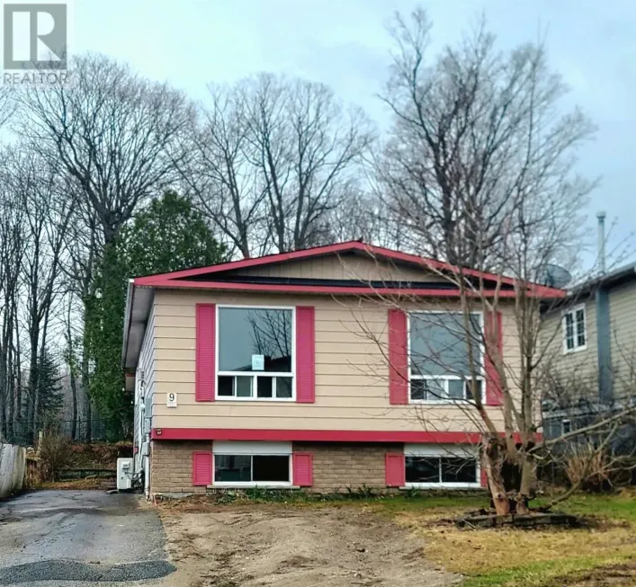 9 Lisbon RD, Elliot Lake