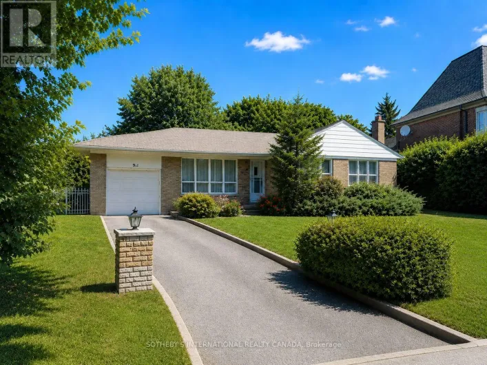 9 LLOYDMINSTER CRESCENT, Toronto