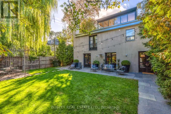 9 PEYTON LANE, Toronto