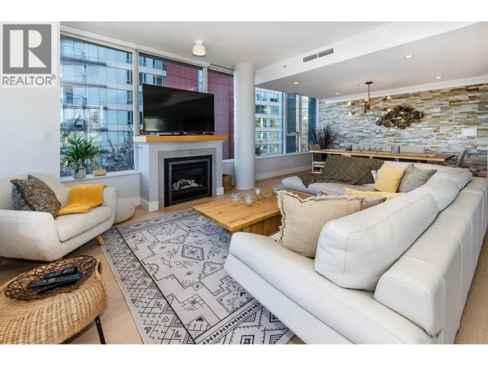 9 SMITHE MEWS, Vancouver