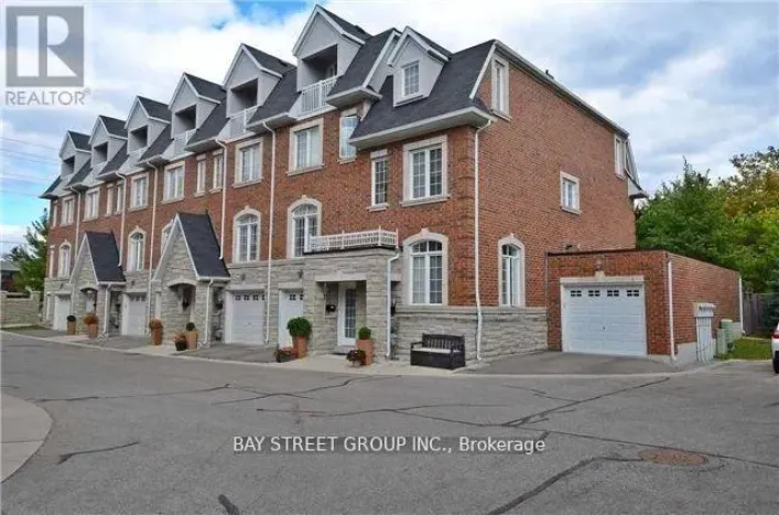 9 STRAWFLOWER MEWS, Toronto