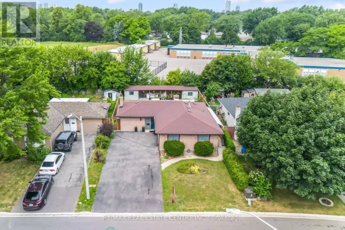 9 WATSON CRESCENT, Brampton