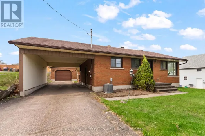 90 DEACON STREET, Pembroke