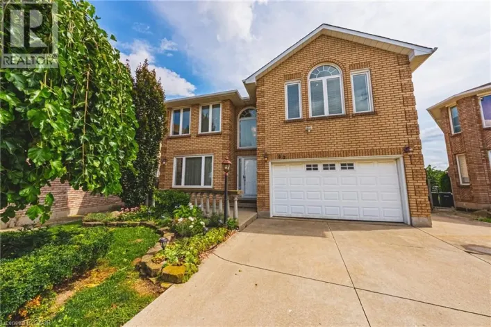 90 FAIRINGTON Crescent, Hamilton