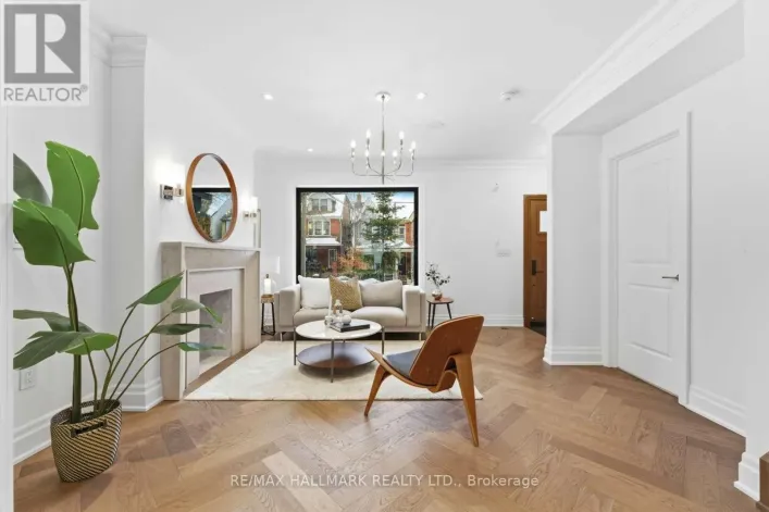 90 GARDEN AVENUE, Toronto