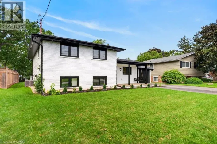 90 LAKESIDE Drive, Grimsby