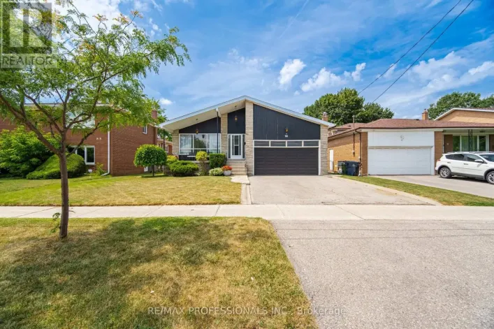 90 PECKHAM AVENUE, Toronto