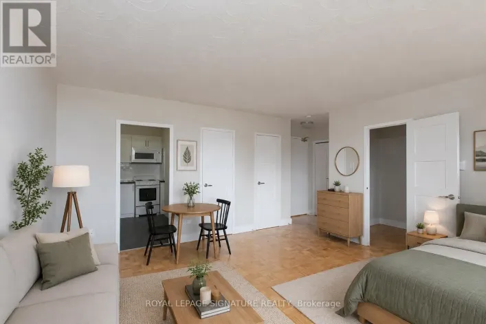 900 - 525 EGLINTON AVENUE E, Toronto