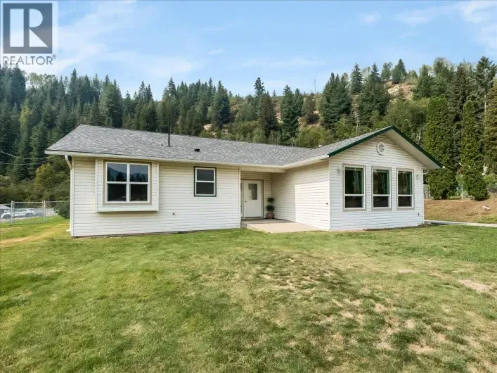 900 China Creek Road, Genelle