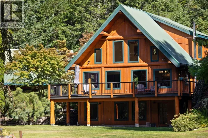 900 Spider Lake Rd, Qualicum Beach