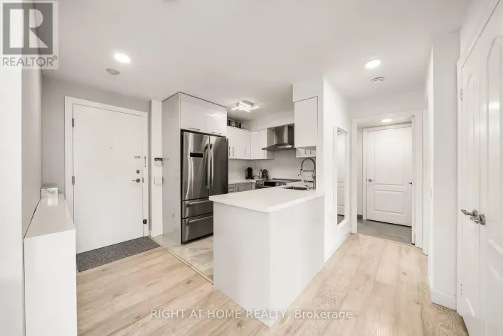 901 - 21 HILLCREST AVENUE, Toronto