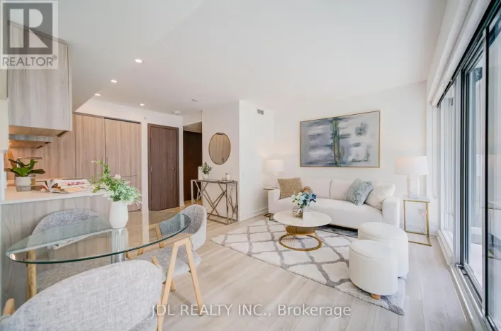 902 - 17 BATHURST STREET, Toronto