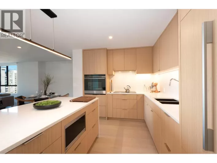 902 1860 ROBSON STREET, Vancouver