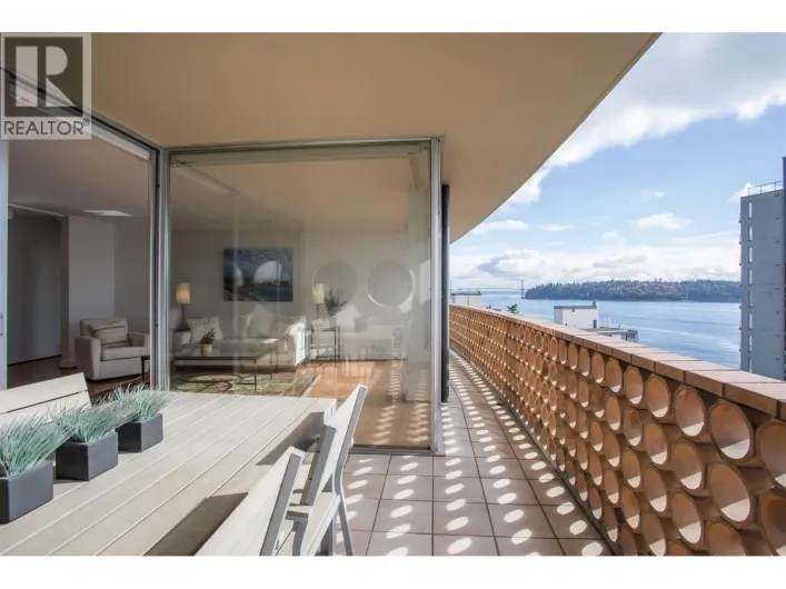 902 2135 ARGYLE AVENUE, West Vancouver