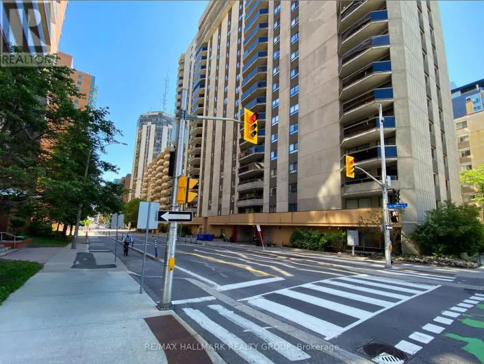 902 - 470 LAURIER AVENUE W, Ottawa