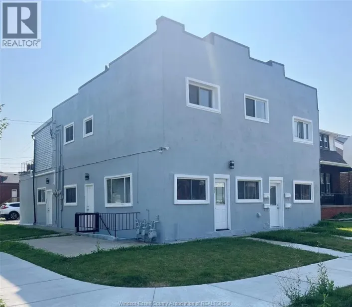 902 ELSMERE AVENUE, Windsor