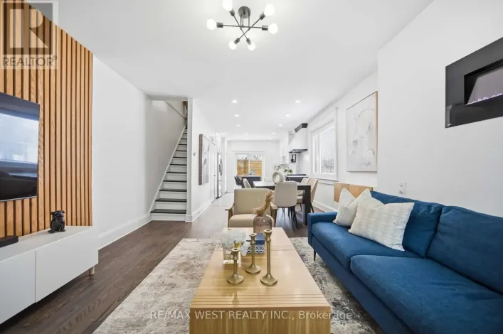 902 WOODBINE AVENUE, Toronto