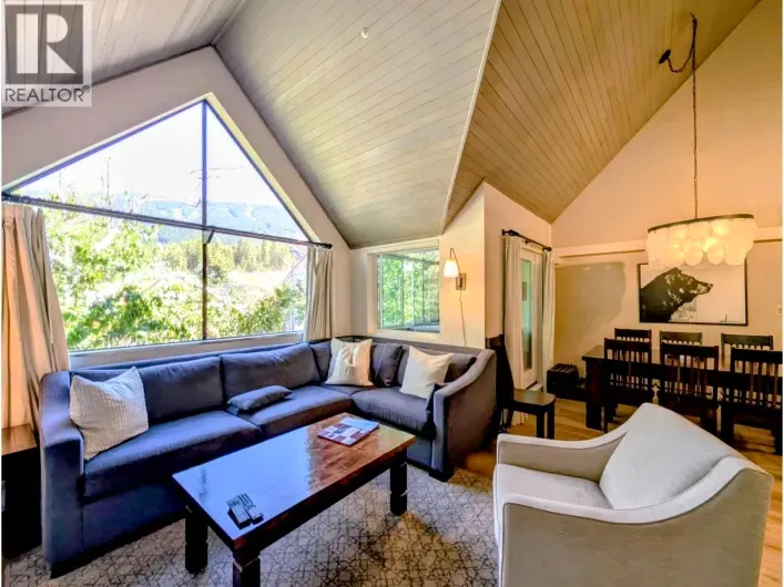 903(51) 4293 MOUNTAIN SQUARE, Whistler
