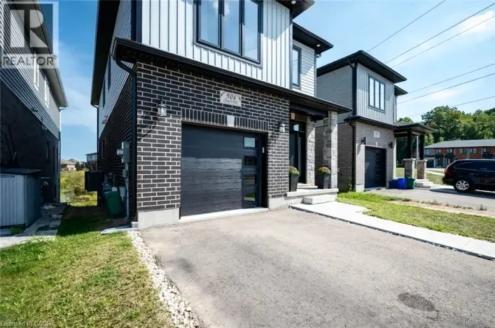 904 CHAPEL HILL Court, Kitchener