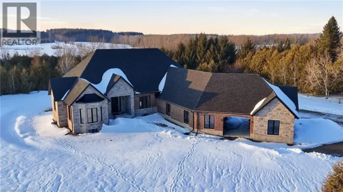 9042 SIDEROAD 10, Erin