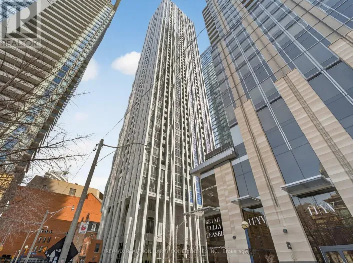 Apartment for sale: 905 - 1 YORKVILLE AVENUE, Toronto