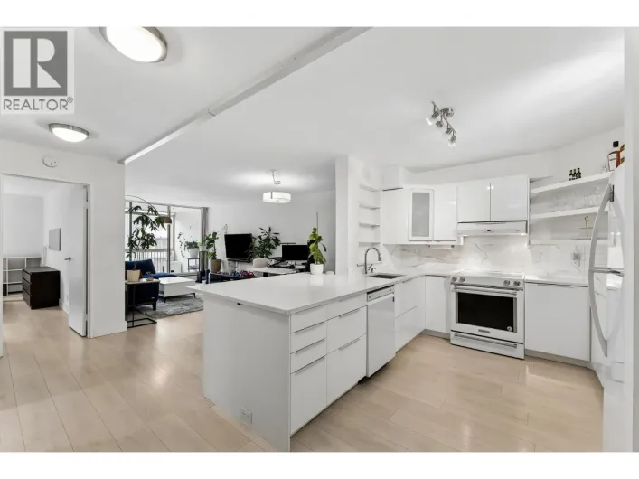 905 2024 FULLERTON AVENUE, North Vancouver