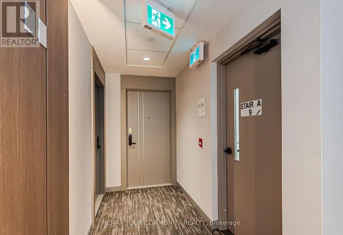 905 - 700 SHEPPARD AVENUE W, Toronto