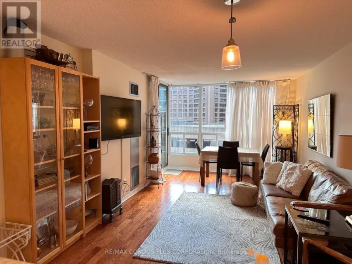 Apartment for rent: 905 - 750 BAY STREET, Toronto