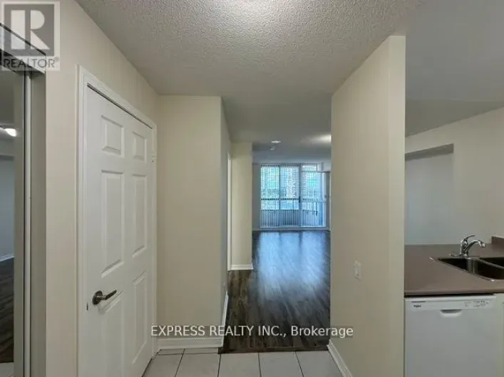 905 - 8 HILLCREST AVENUE, Toronto