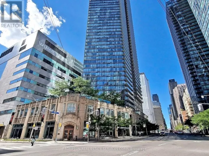 905 - 832 BAY STREET, Toronto