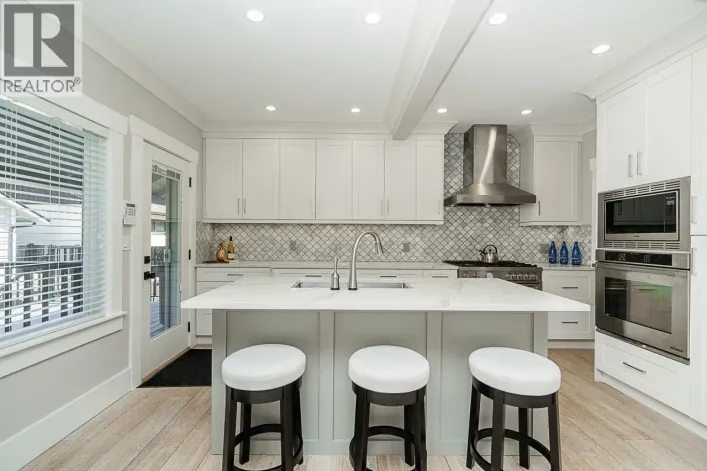 905 EDINBURGH STREET, New Westminster