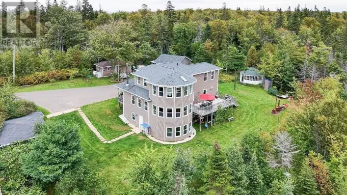 House for sale: 9055 Cavendish Road, Bay View