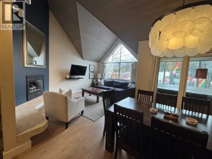 905WK31 4293 MOUNTAIN SQUARE, Whistler