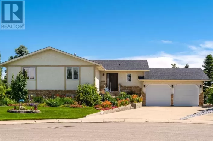 906 11 Street SE, High River