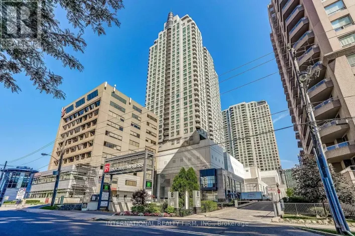 906 - 8 HILLCREST AVENUE, Toronto